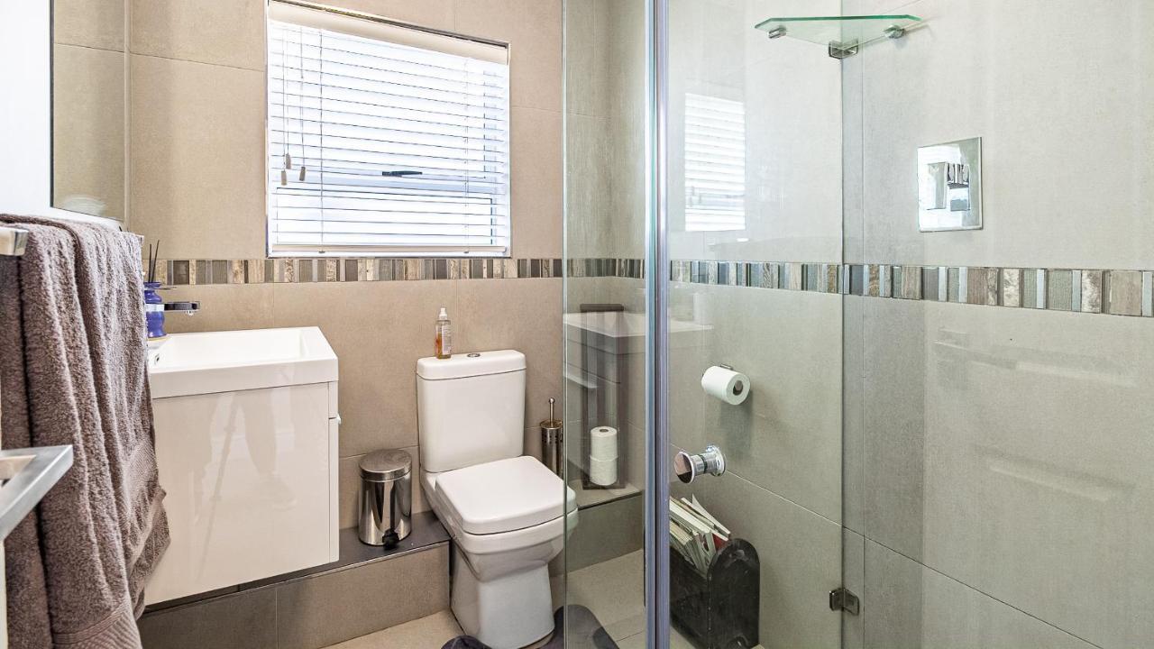 Oceanview Holiday Accommodation Bloubergstrand Exterior photo